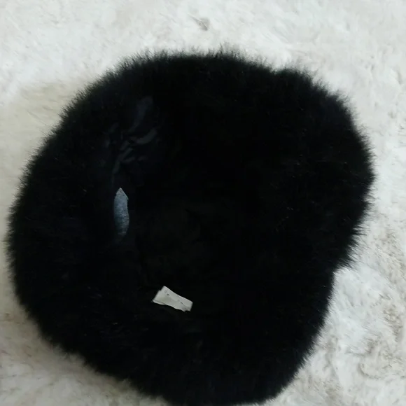 Echos de Paris| Faux Fur Trimmed Black and White Plaid Winter Cap - Picture 4 of 10